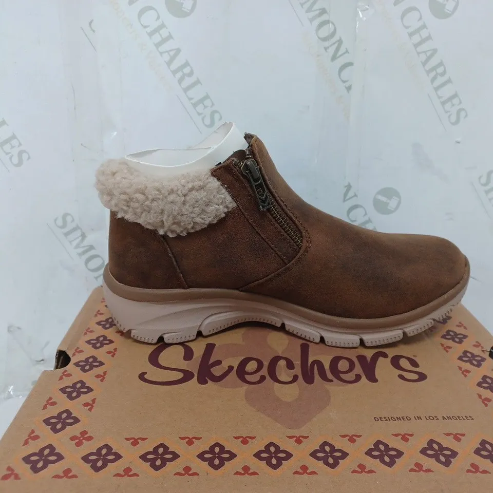 BOXED PAIR OF SKECHERS EASY GOING WATER RESISTANT BOOTS IN BROWN SIZE 5