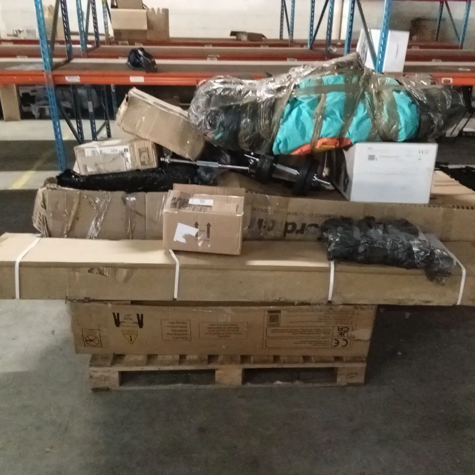 PALLET OF ASSORTED INCOMPLETE OR DAMAGED SPORTS PRODUCTS TO INCLUDE; TRAMPOLINE PARTS, PLUM OUTDOOR PLAY PARTS, DUMBBELLS ETC