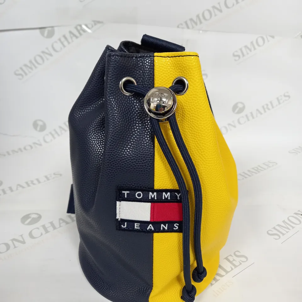 TOMMY HILFIGER SLING BAG