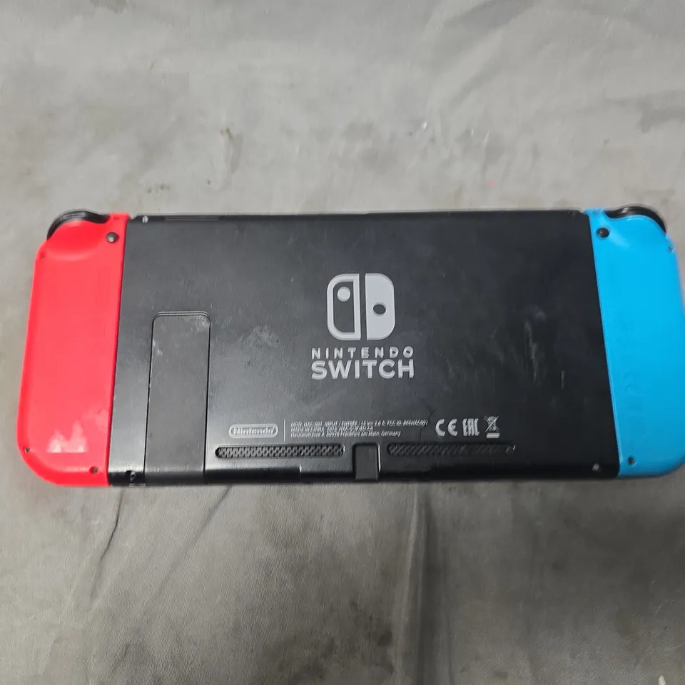 NINTENDO SWITCH GAMING CONSOLE - HAC-001