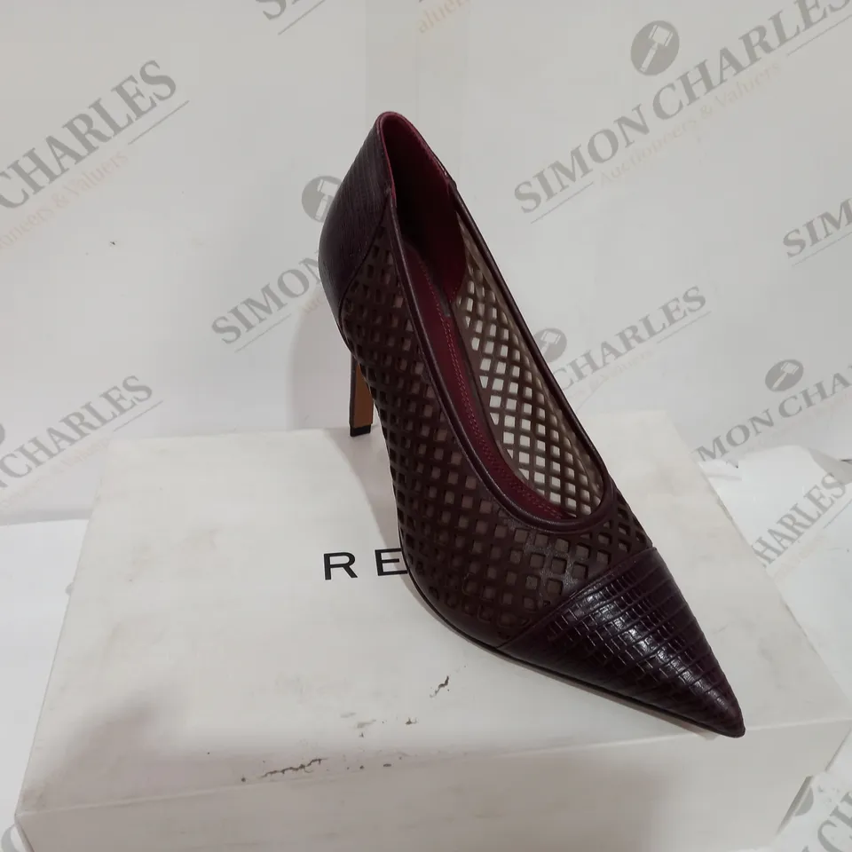 BOXED REISS CLOVER LIZARD STYLE POMEGRANATE COLOURED HEELS - SIZE 6