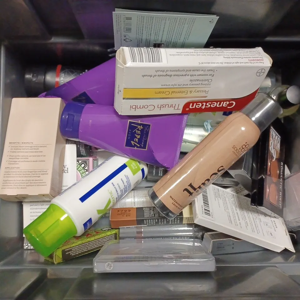 BOX OF APPROX 20 ASSORTED HEALTH AND BEAUTY ITEMS TO INCLUDE - AVON CARE FIRMING BODY LOTION - SOOO PRO SEAL IT - REVOLUTION SUPER STRENGTH FORMULA ECT