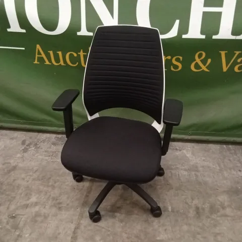 OFFICE CHAIR - BLACK/WHITE TRIM