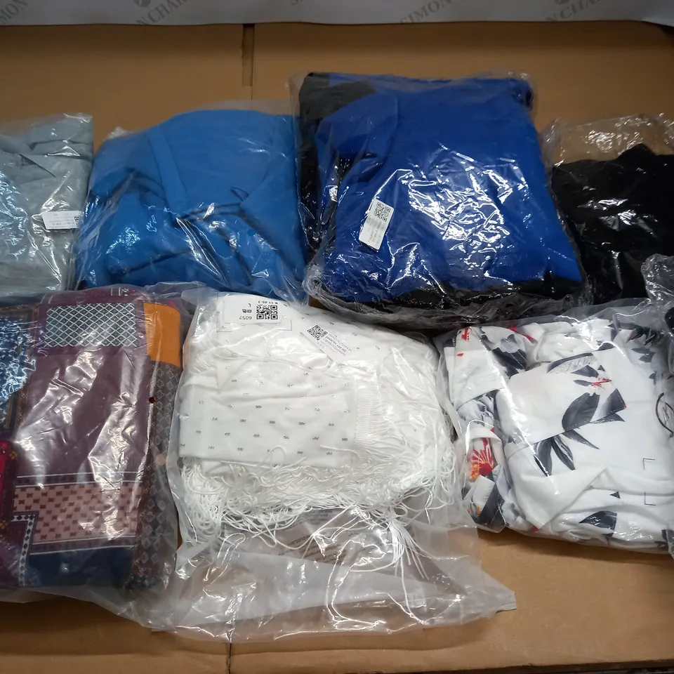 LARGE QUANTITY OF ASSORTED BAGGED CLOTHING ITEMS 