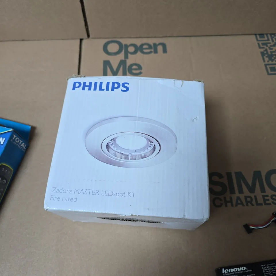 APPROXIMATELY 20 ASSORTED ELECTRICAL ITEMS INCLUDING LAPTOP BATTERY , UNIVERSAL REMOTE AND PHILIPS LED SPOT KIT 