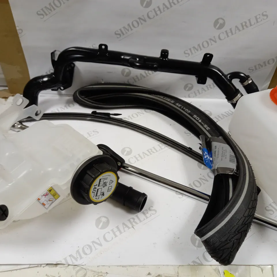 BOX OF APPROXIMATELY 10 ASSORTED VEHICULAR PARTS & ACCESSORIES TO INCLUDE WIPER BLADE, BICYCLE TYRE, PIPE INSULATION ETC 