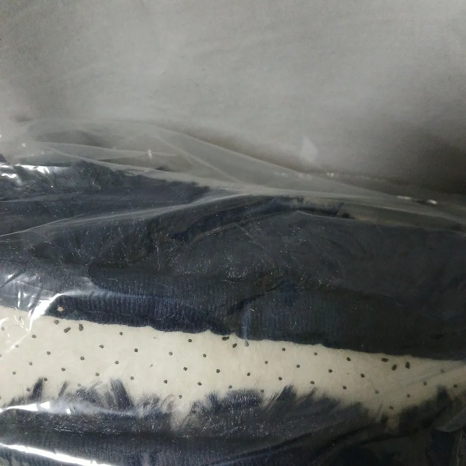 DARK BLUE RUG - 80 X 160CM 