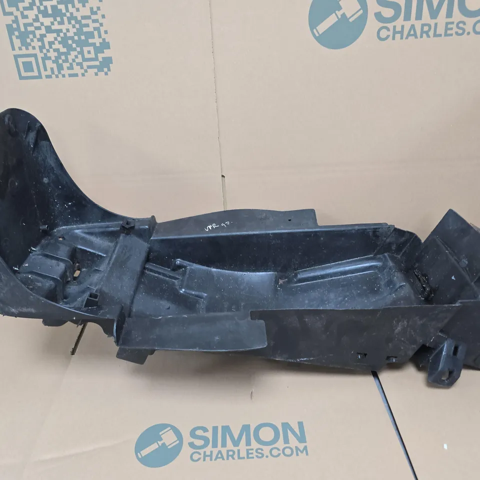 HONDA VFR750F REAR FENDER PB257