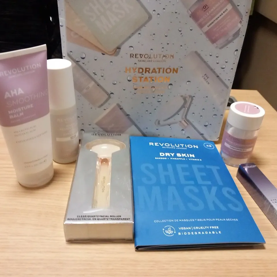 BOXED REVOLUTION HYDRATION STATION SKIN REVIVAL KIT FOR DRY SKIN