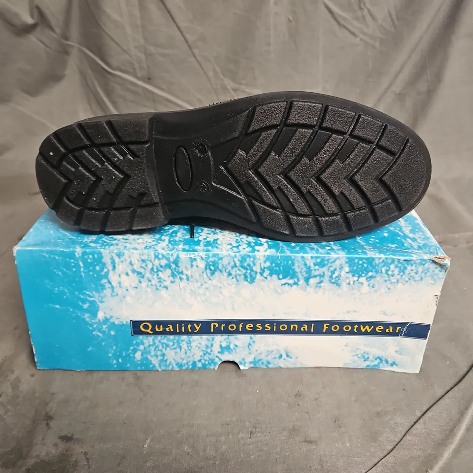 BOXED PAIR OF CLICK FOOTWEAR BROGUE SHOES IN BLACK SIZE UK 9