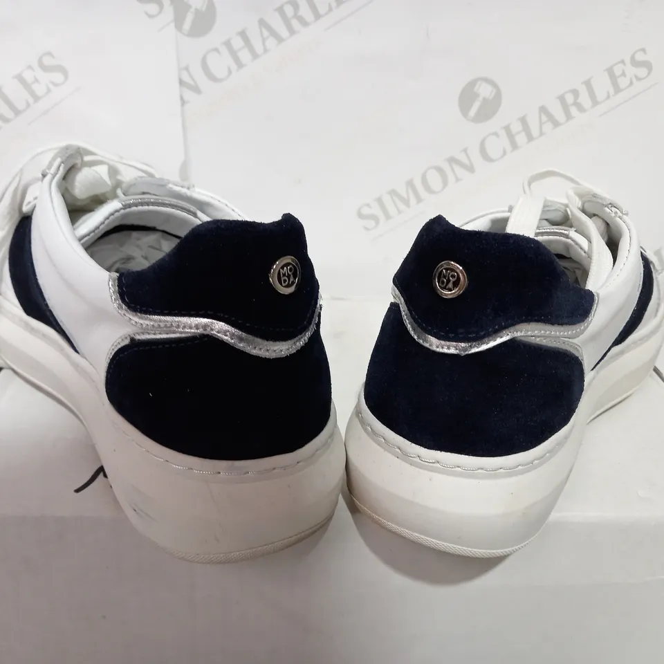 BOXED PAIR OF WHITE/NAVY TRAINERS - SIZE 5