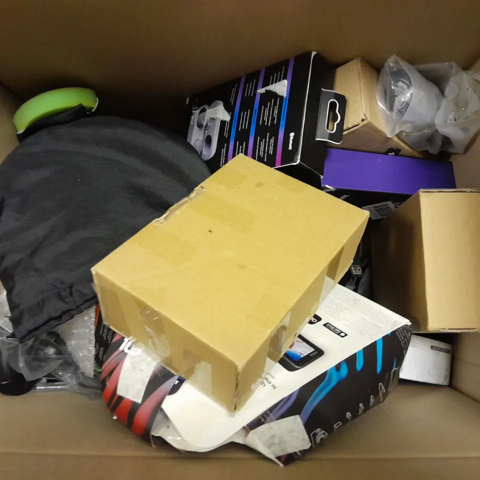 APPROXIMATELY 12 ASSORTED ELECTRICALS TO INCLUDE HEADPHONES, SMART WATCH, EARBUDS, ETC