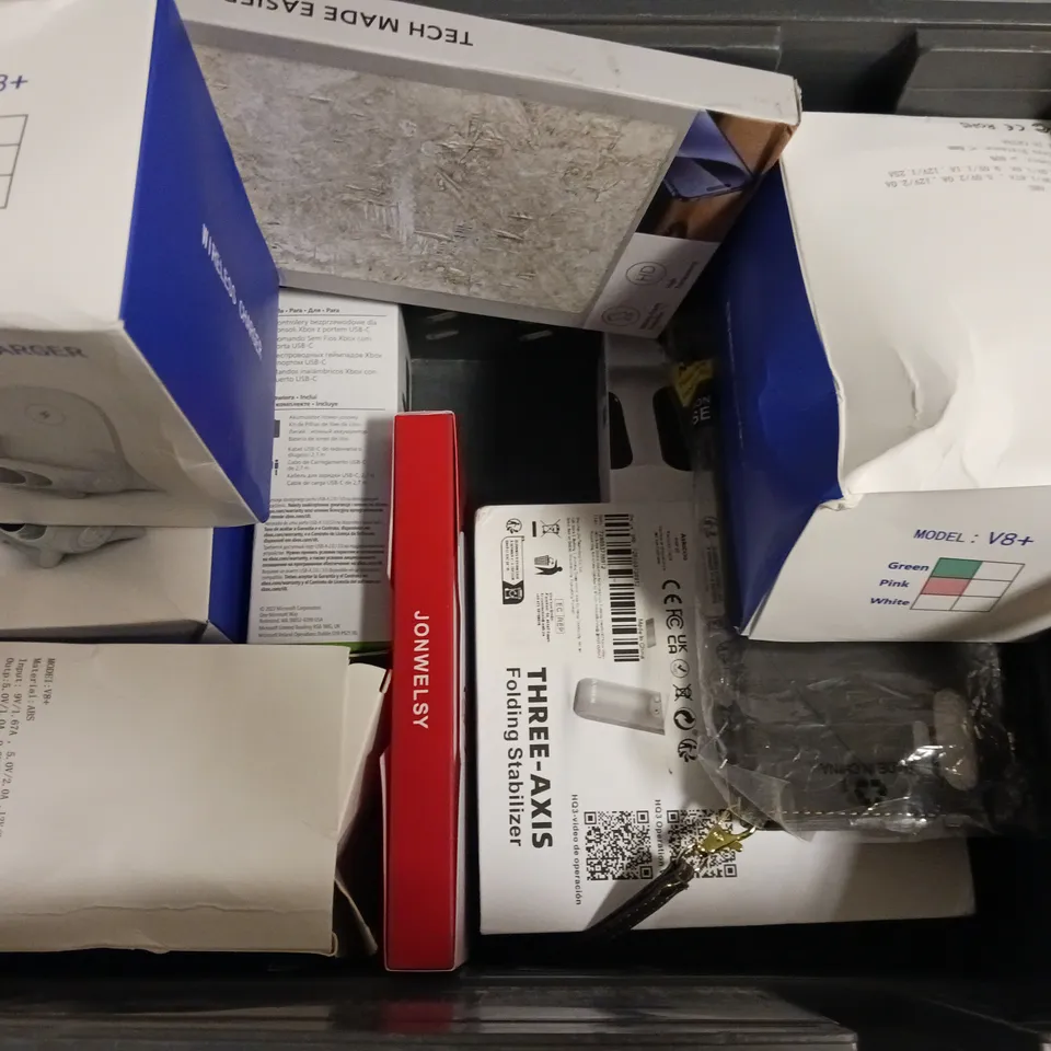 APPROXIMATELY 9 ASSORTED ITEMS TO INCLUDE PHONES CASES, XBXO RECHRGEABLE BATTERY, WIRELESS CHARGER, ETC