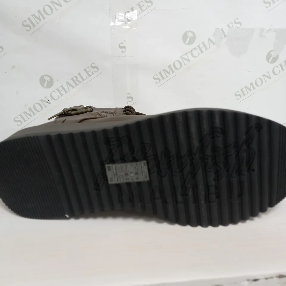 BOXED BLOWFISH MALIBU BLACK HIGH BOOTS - SIZE 6