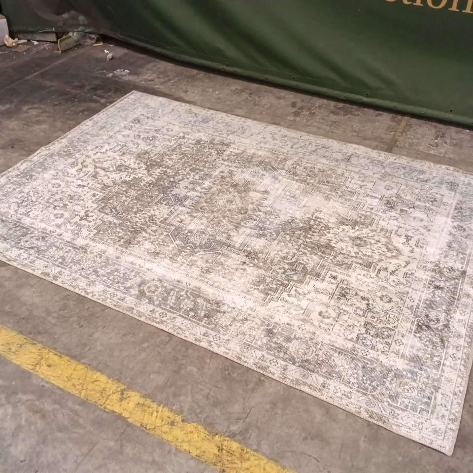 QUALITY DESIGNER AREA RUG - APPROXIMATELY 228CM X 158CM