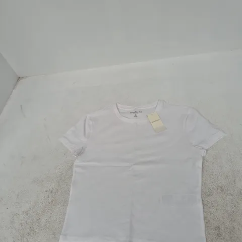 ABERCROMBIE & FITCH BABY TEE β WHITE β SIZE S