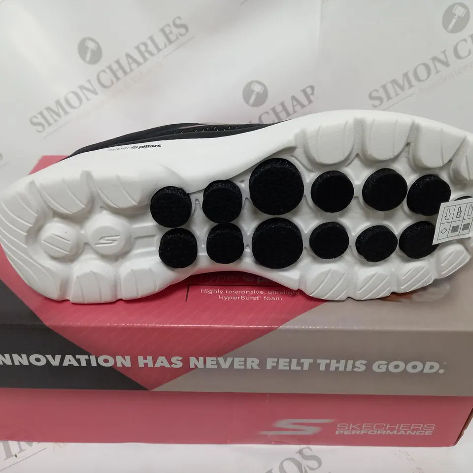 BOXED PAIR OF SKECHERS GO WALK AIR COOLED TRAINERS IN BLACK/MULTI SIZE 6