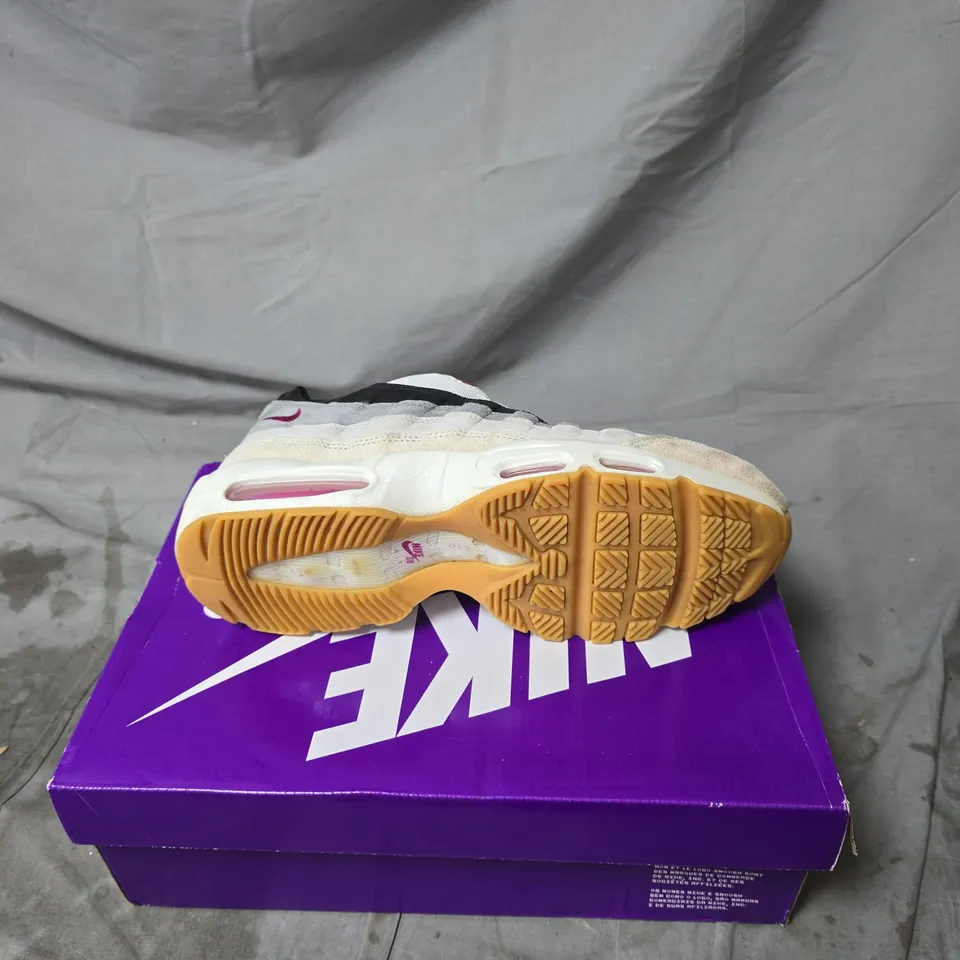 NIKE AIR MAX 95 SNEAKERS – GREY/BLACK WITH PINK ACCENTS SIZE 9