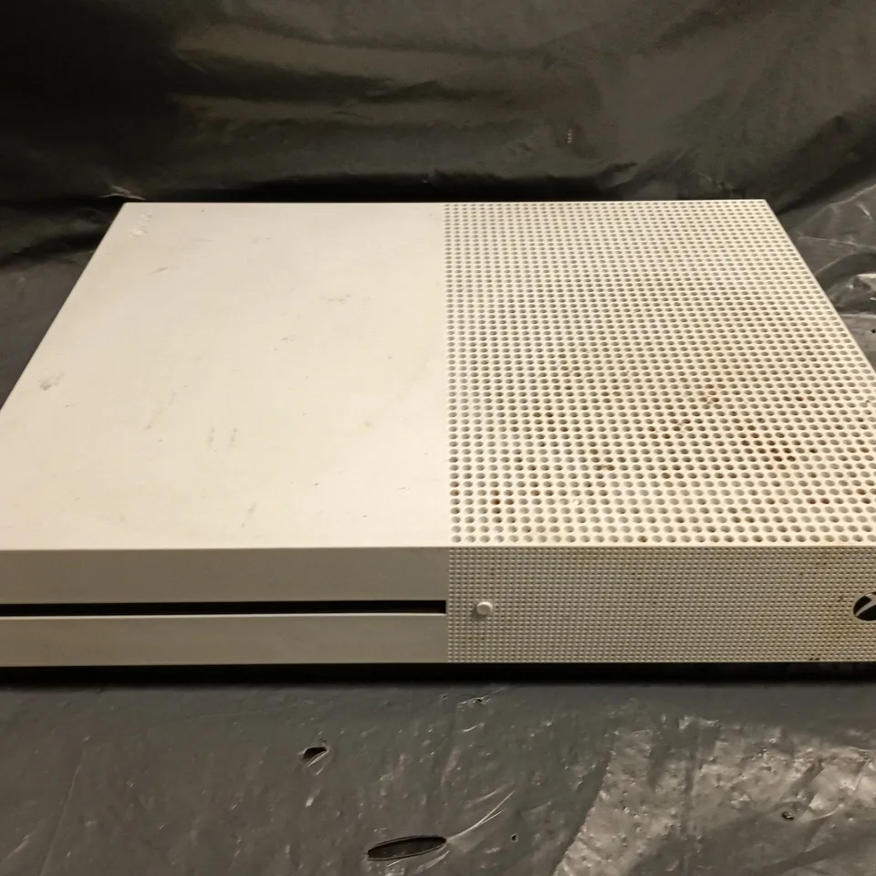 XBOX ONE S GAMES CONSOLE MODEL 1681