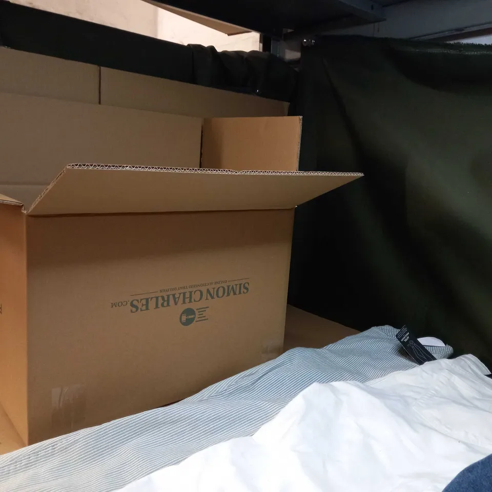 BOX OF APPROX 8 ASSORTED JEANS VARYING IN SIZE/COLOUR/STYLE