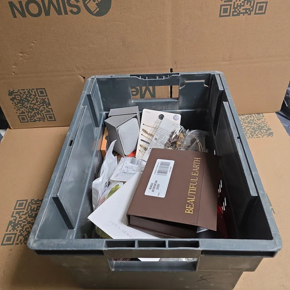 TOTE OF APPROXIMATELY 15 ASSORTED JEWELLERY/WATCH RELATED ITEMS TO INCLUDE BISON STRAP, PRIMARK ETC