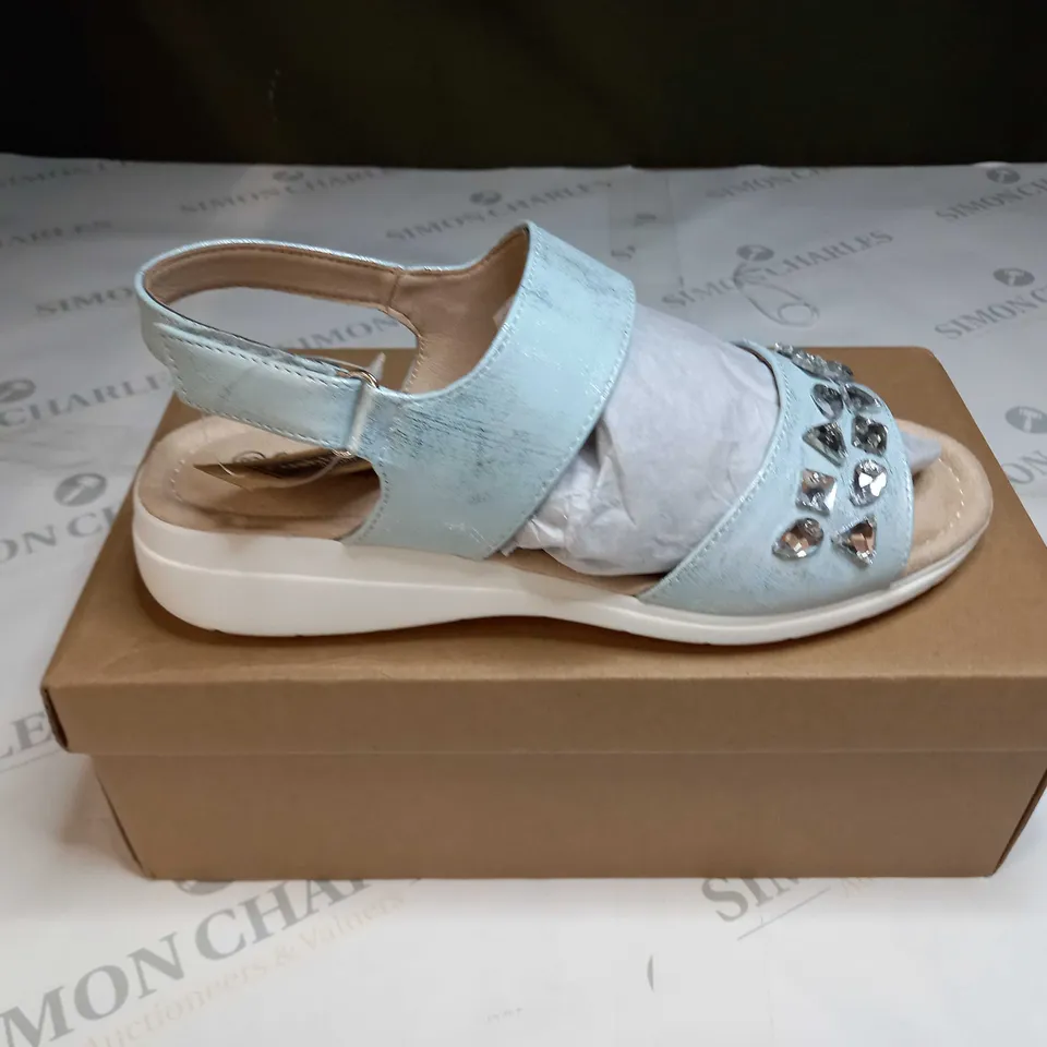 BOXED PAIR OF CUSHION WALK JEWELLED SANDALS IN SILVER - SIZE 6