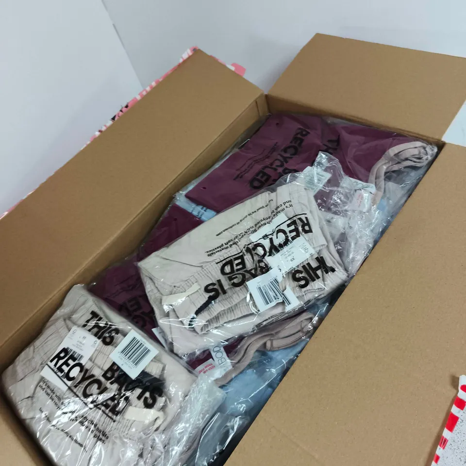 BOX OF APPROXIMATELY 15 ASSORTED CLOTHING ITEMS TO INCLUDE: THIN STRAP BIKINI TOP 