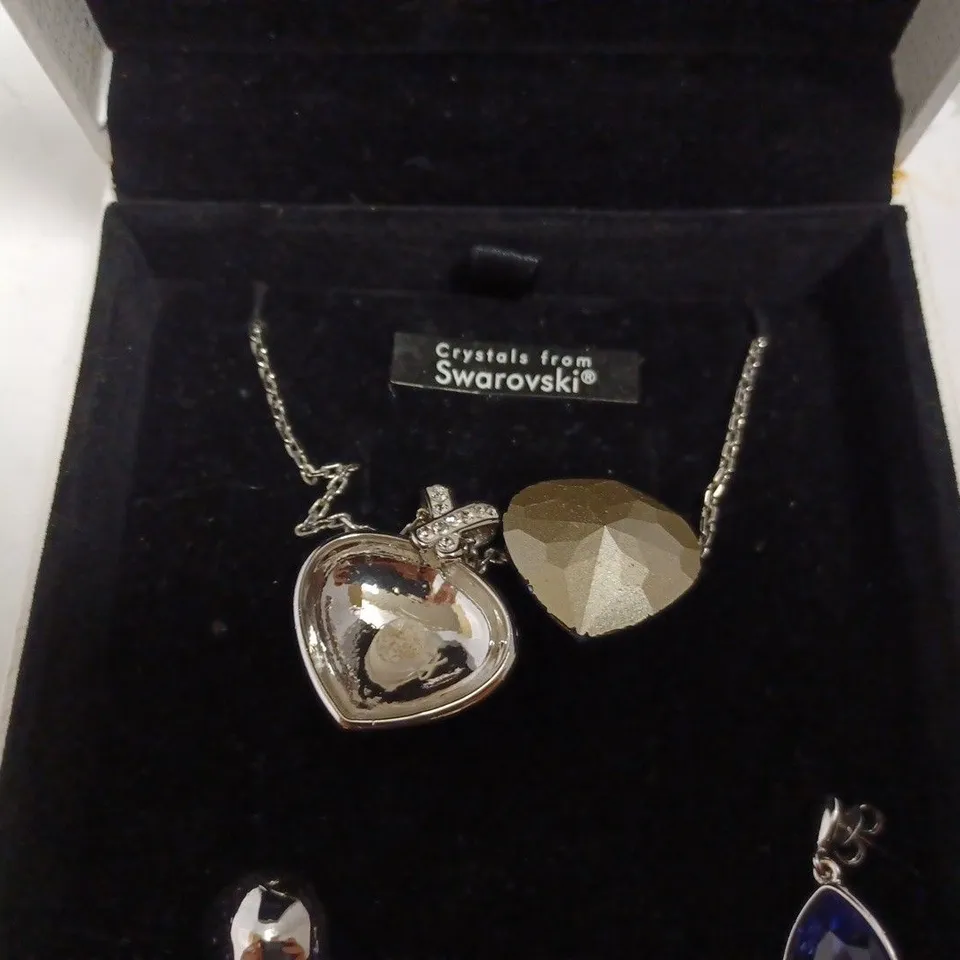 WARREN JAMES JEWELLERY SET INCLUDING NECKLACE, TEAR DROP DANGLE EARRINGS AND LOOP BRACELET WITH PURPLE STONES