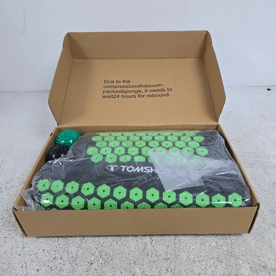 TOMSHOO ACUPRESSURE MASSAGE MAT WITH GREEN STUDS