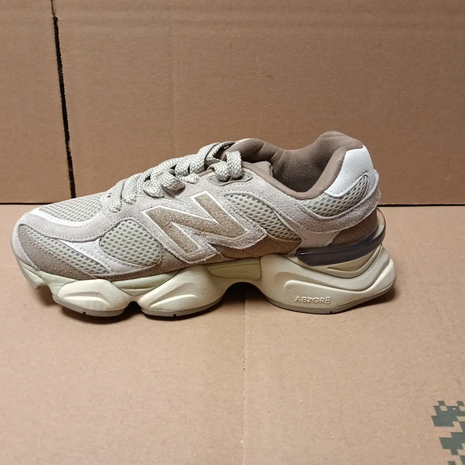 NEW BALANCE RUNNING TRAINERS IN NATURAL - UK 5