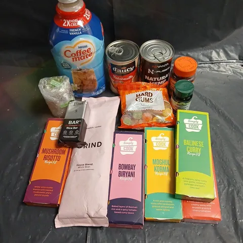 APPROXIMATELY 10 ASSORTED FOOD & DRINK ITEMS TO INCLUDE - SIMPLY COOK RECIPIE KITS - HARD GUMS SWEETS - COFFEE MATE FRENCH VANILLA CREAMER - ETC - COLLECTION ONLY