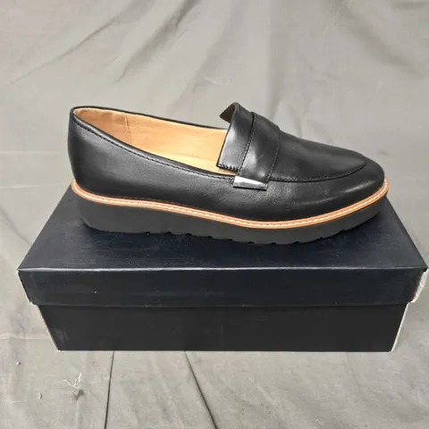 BOXED PAIR OF NATURALIZER SLIP ON SHOES IN BLACK - 6.5