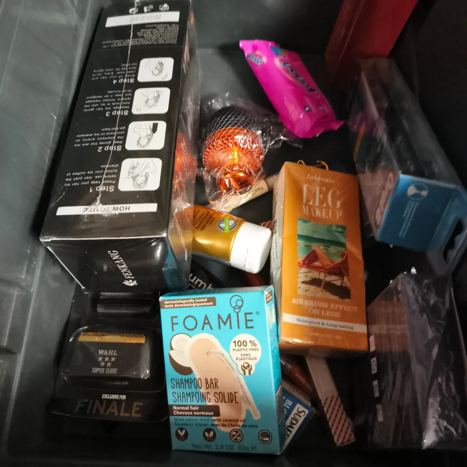 APPROXIMATEY 20 ASSORTED HEALTH AND BEAUTY PRODUCTS TO INCLUDE - Q+A OAT MILK CREAM CLEANSER - ELF TONER - SWEET BEE MAGNESIUM BUTTER - ETC