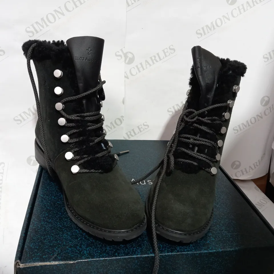 BOXED PAIR OF EMU EXPLORER BLACK ANKLE BOOTS - SIZE 5