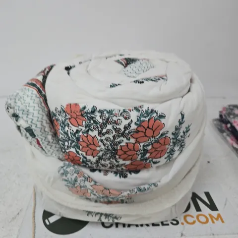 FLORAL PATTERNED DUVET - SIZE UNSPECIFIED