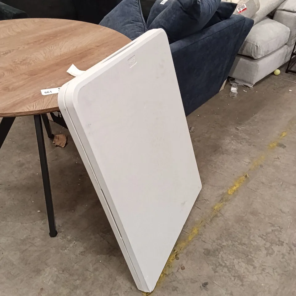 FOLDABLE TABLE 