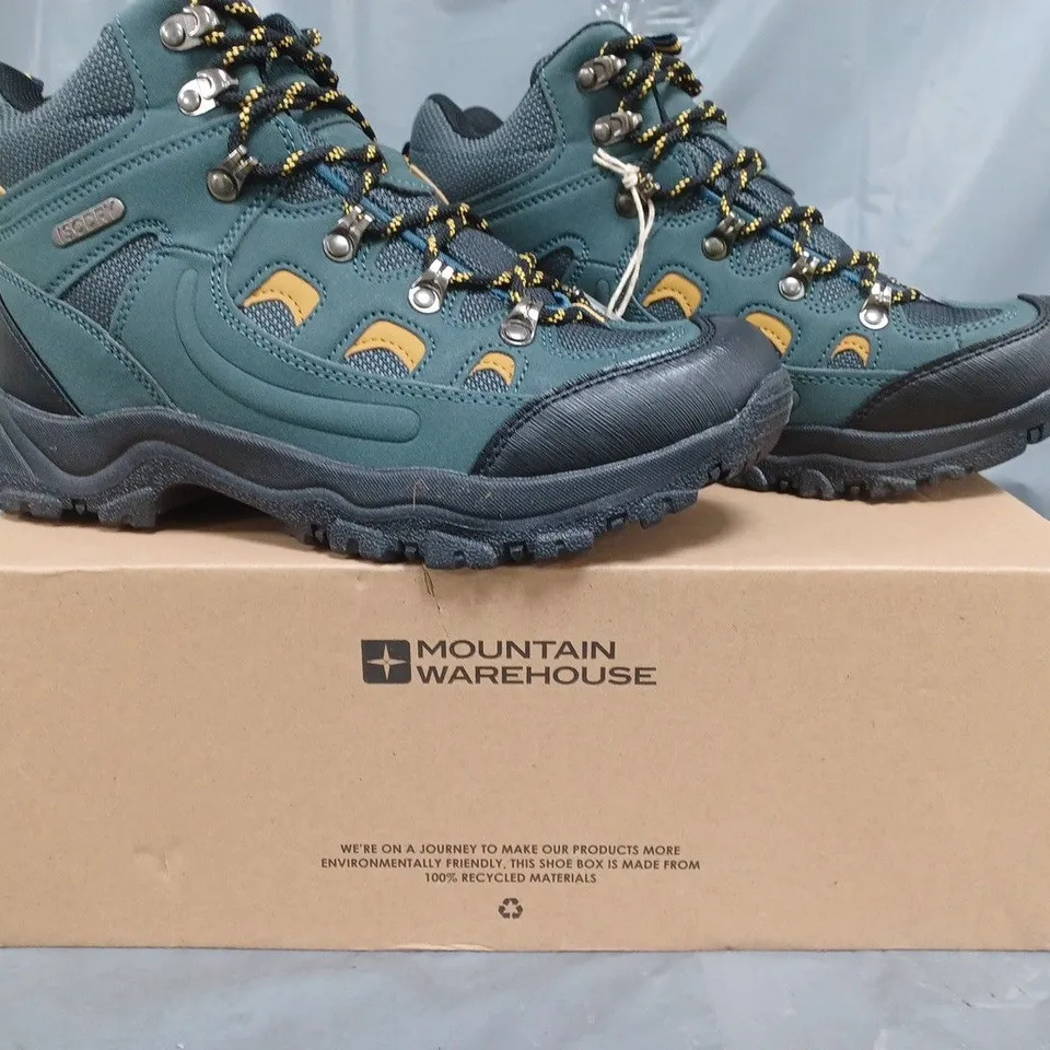 BOXED PAIR OF MOUNTAIN WAREHOUSE ADVENTURER WATERPROOF HIKING BOOTS IN DEEP TEAL/TAN SIZE UK 6
