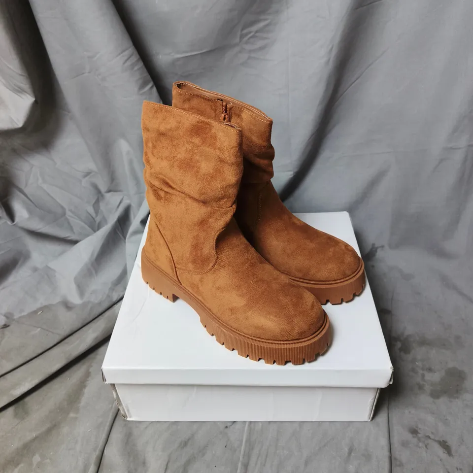 EMMA BRAND WOMEN'S BROWN SUEDE ANKLE BOOT WITH LUG SOLE . UK SIZE 5