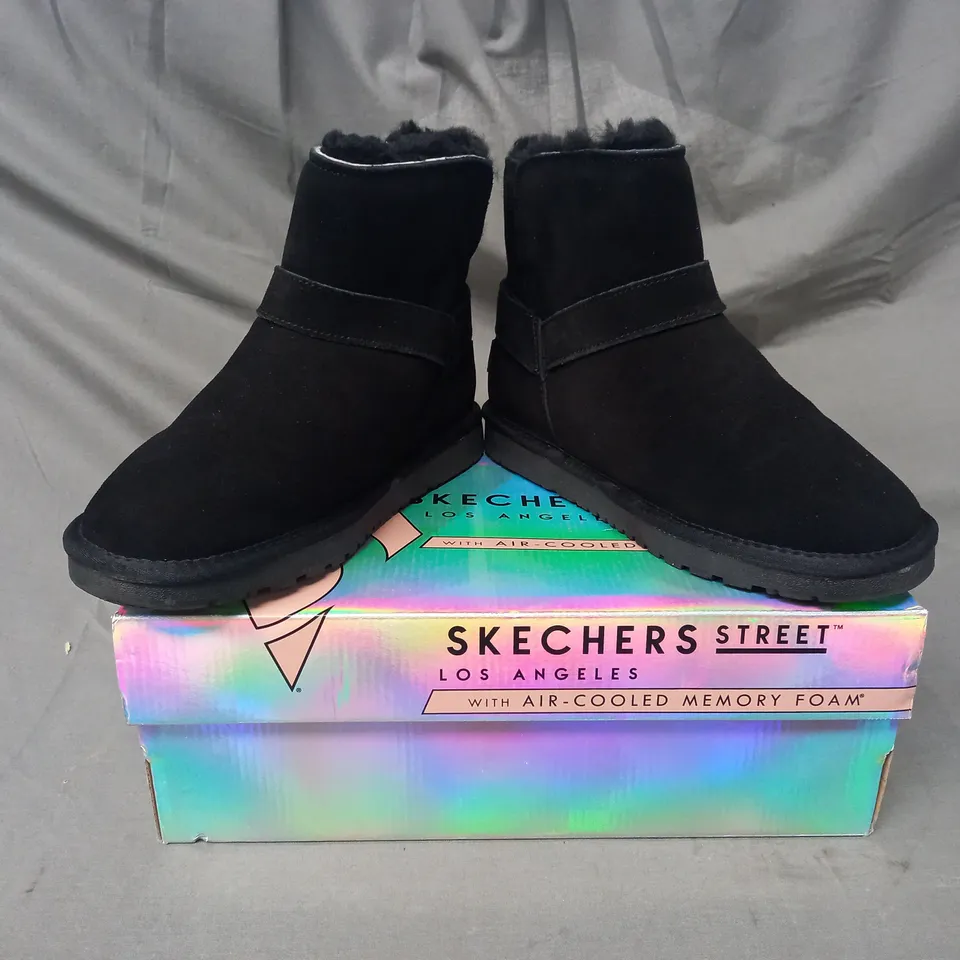 BOXED PAIR OF SKECHERS BUCKLE MID ANKLE BOOTS IN BLACK SIZE 5