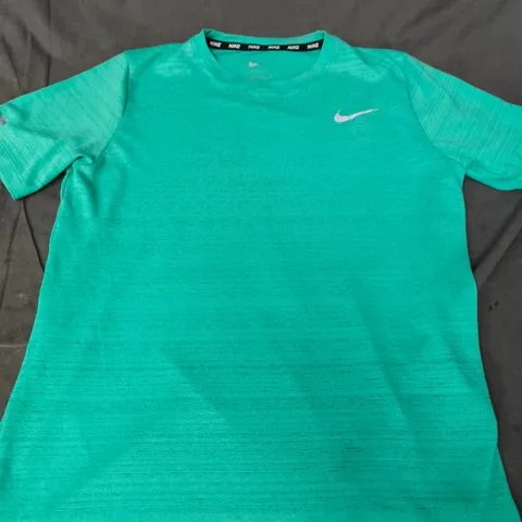 KIDS NIKE LOGO TECH TEE - SIZE L