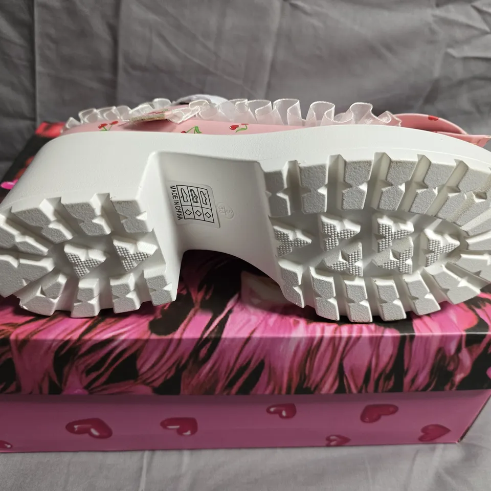 BOXED PAIR OF KOI FOOTWEAR PINK CHERRY BAKEWELL SHOES - UK SIZE 5