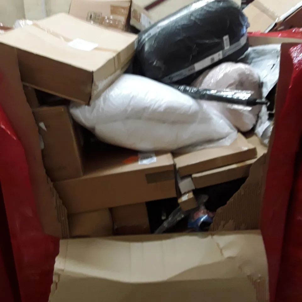PALLET OF ASSORTED HOUSEHOLD GOODS AND PRODUCTS TO INCLUDE; COLD PRESS JUICER, GARDEN KNEELER SET, BOXED FURNITURE ETC