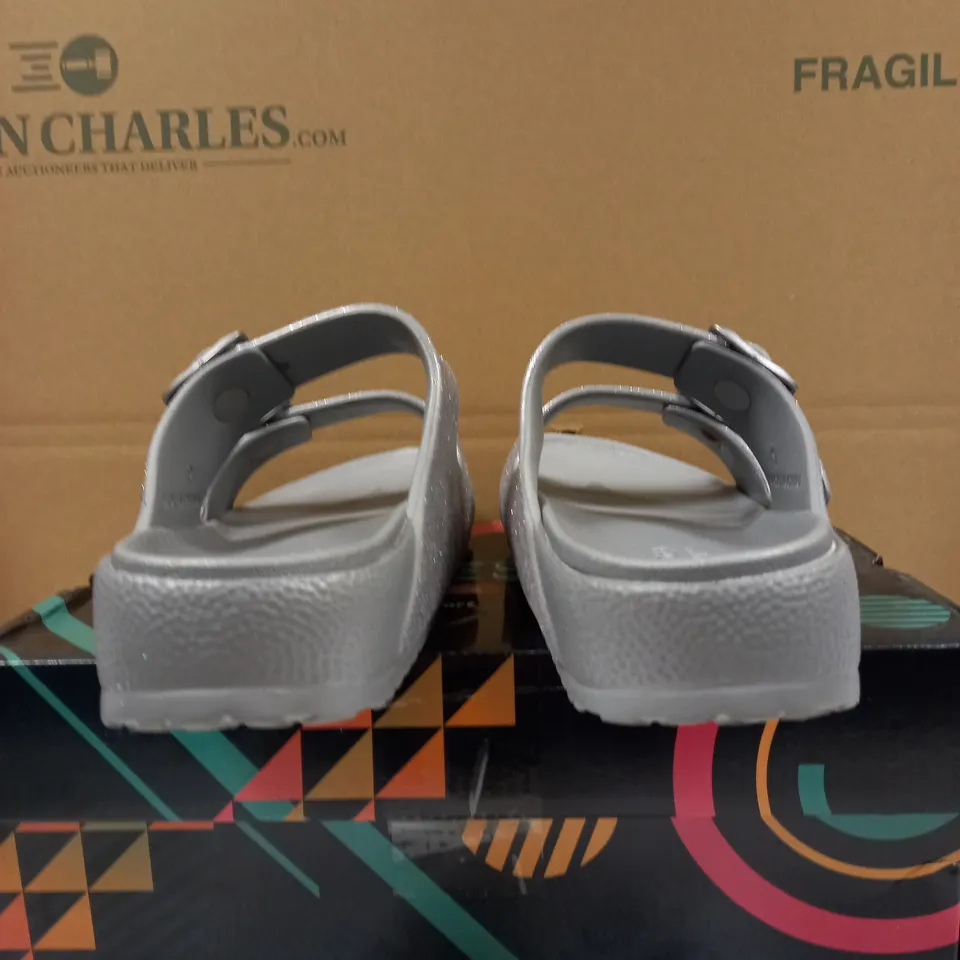SKECHER SILVER SANDALS SIZE 6