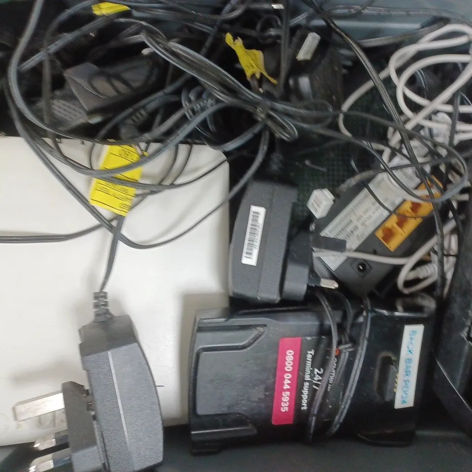 APPROXIMATELY 10 ASSORTED ELECTRICAL ITEMS TO INCLUDE BT WI-FI ROUTER, ETC