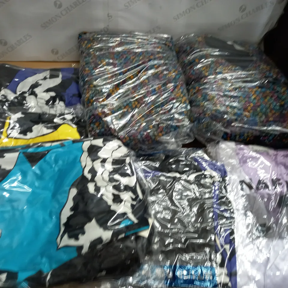 LOT OF 16 AS NEW ASSORTED CLOTHING ITEMS - VARIOUS SIZES