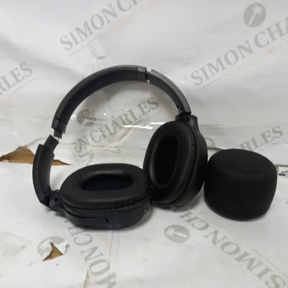 BOX OF 2 PIECES OF AUDIO EQUIPMENT TO INCLUDE MIXX RX1 WIRELESS HEADPHONES AND JUICE JUMBO MARSHMELLOW BLUETOOTH SPEAKER