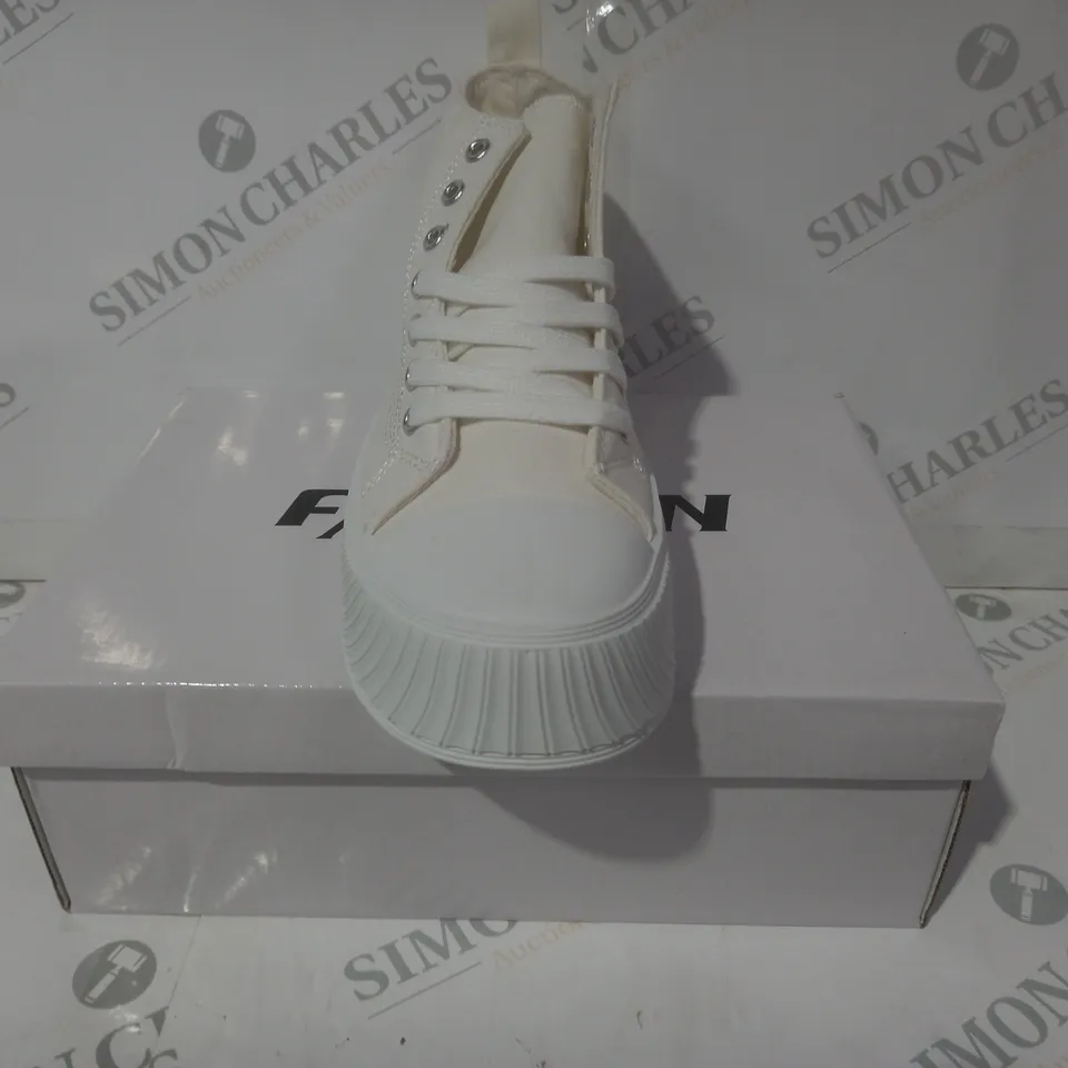 BOXED PAIR OF FASHION PLATFORM CANVAS SHOES IN OFF-WHITE EU SIZE 39