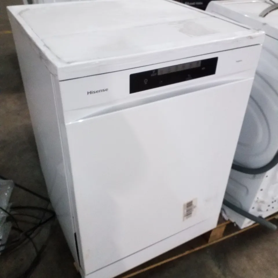 HISENSE 16 PLACE SETTINGS FREESTANDING DISHWASHER