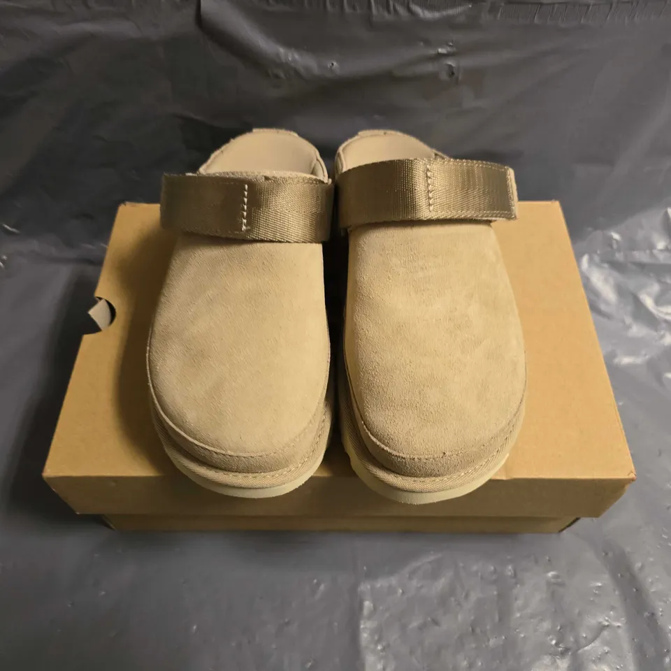 BOXED PAIR OF UGG WOMENS GOLDENSTAR CLOGS - UK SIZE 3