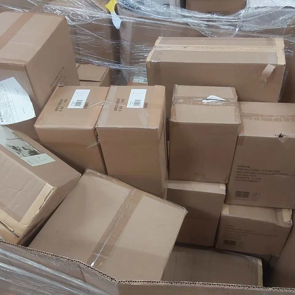 PALLET TO CONTAIN A VERY LARGE QUANTITY OF DESIGNER INDOOR LIGHTING PRODUCTS TO INCLUDE: TABLE LAMP, FLOOR LAMP, CEILING LIGHT ECT